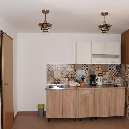 Central Apartments Circolo Ровинь Экстерьер фото