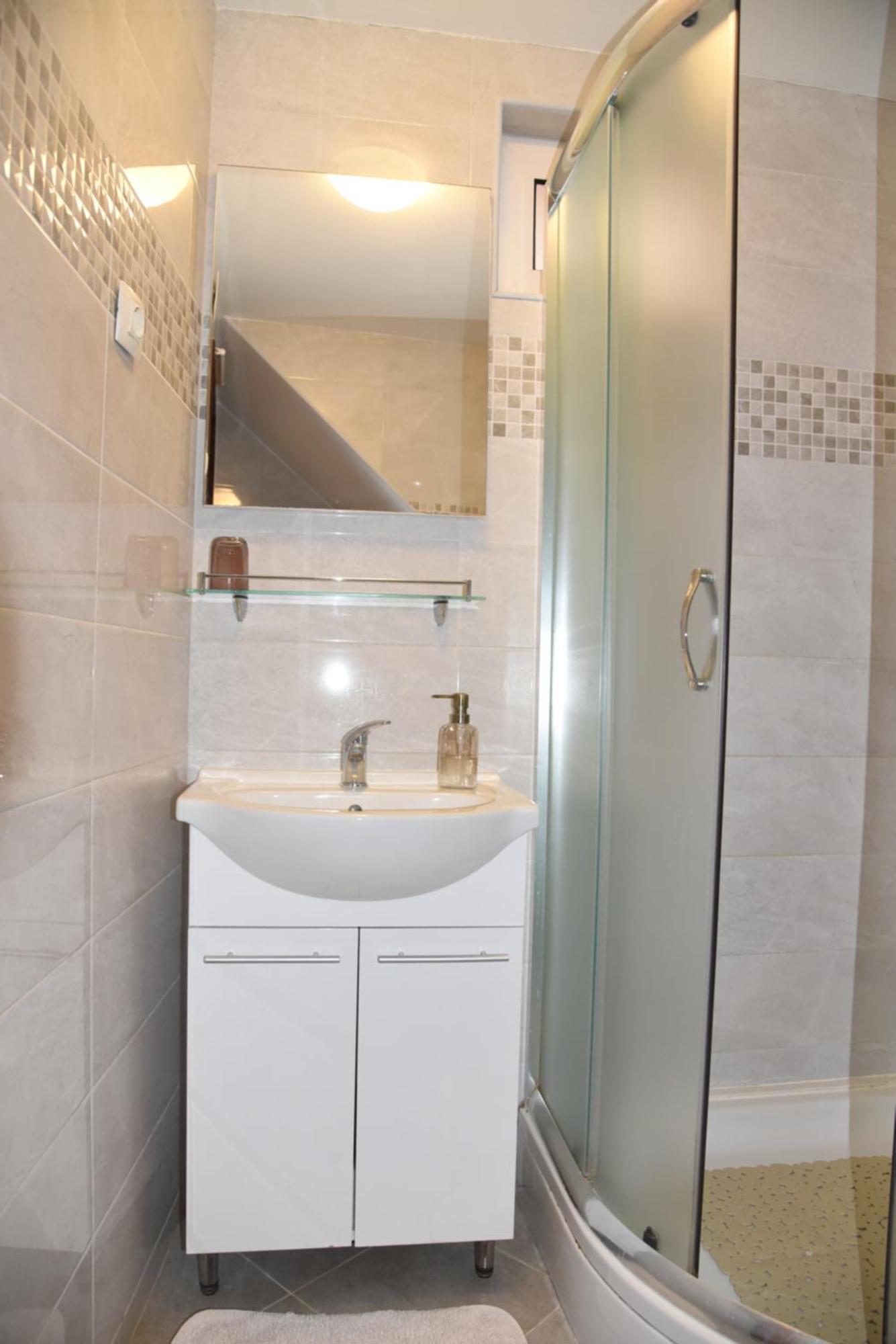 Central Apartments Circolo Ровинь Экстерьер фото