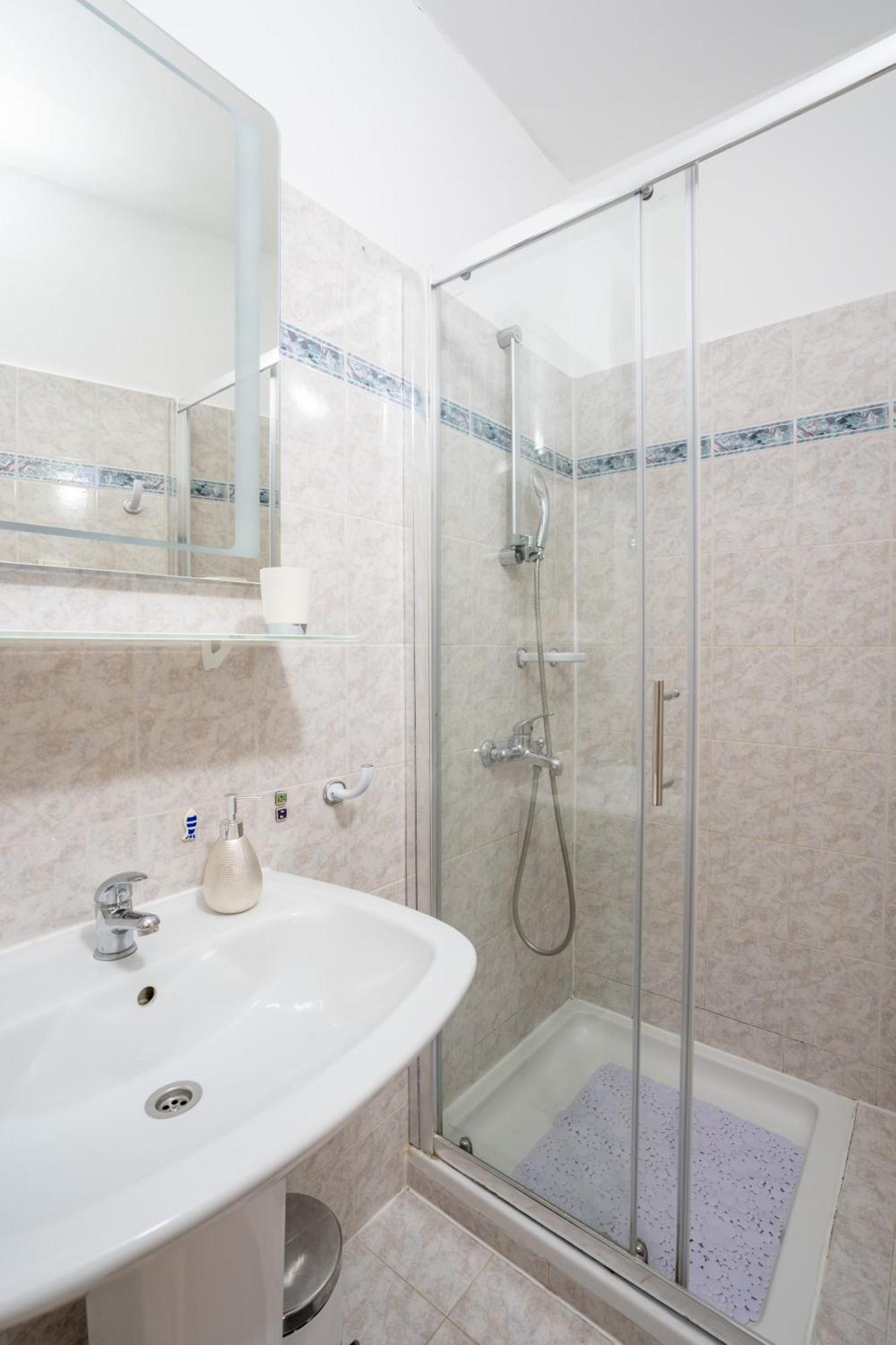 Central Apartments Circolo Ровинь Экстерьер фото