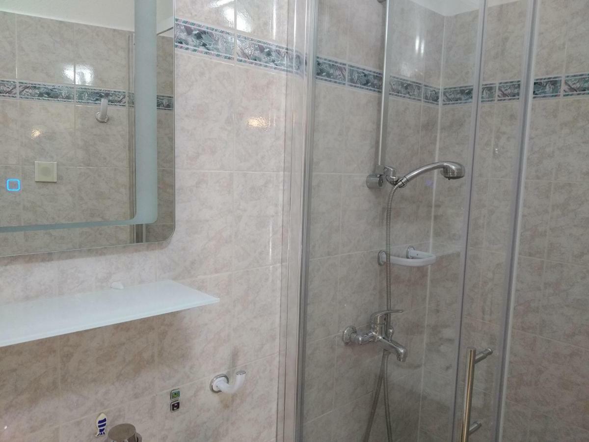 Central Apartments Circolo Ровинь Экстерьер фото